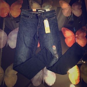 Levi’s slimming skinny jeans